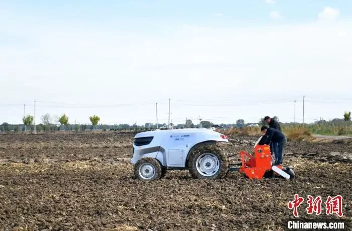 This Mind-Blowing Tractor Drives Itself and Saves the Planet