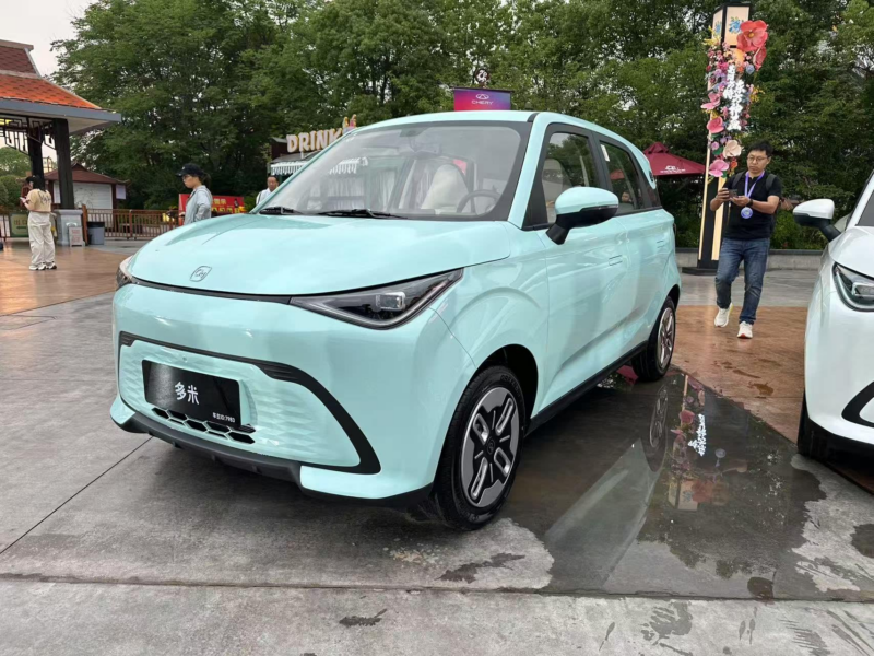 This $8,300 Electric Car Just Changed the Game – 405 KM Range & Insane Features