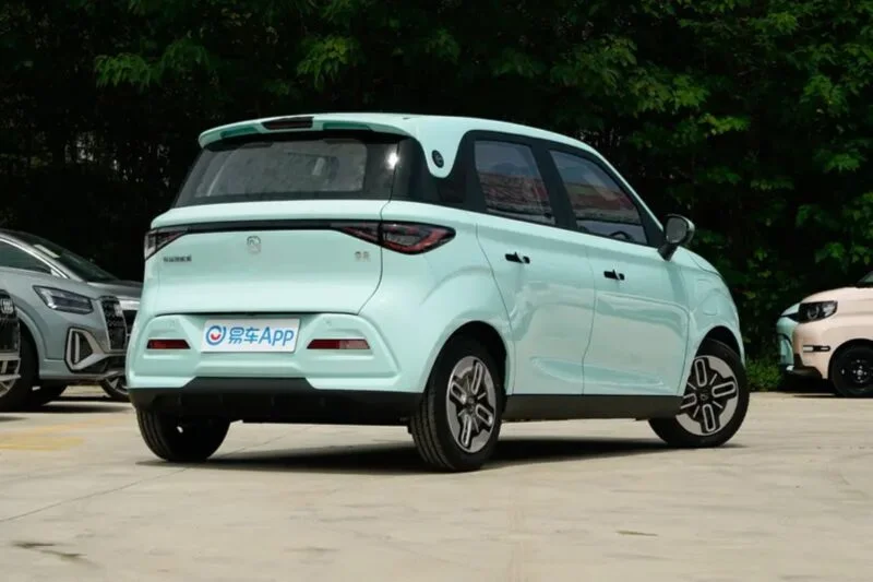 This $8,300 Electric Car Just Changed the Game – 405 KM Range & Insane Features